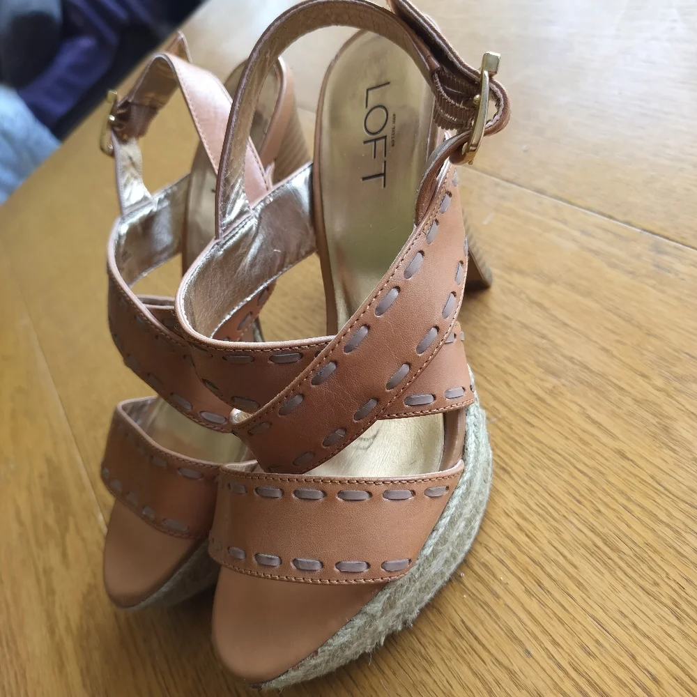 Ann Taylor LOFT Brown Leather Stitching Platform Heels Women's Size 6M